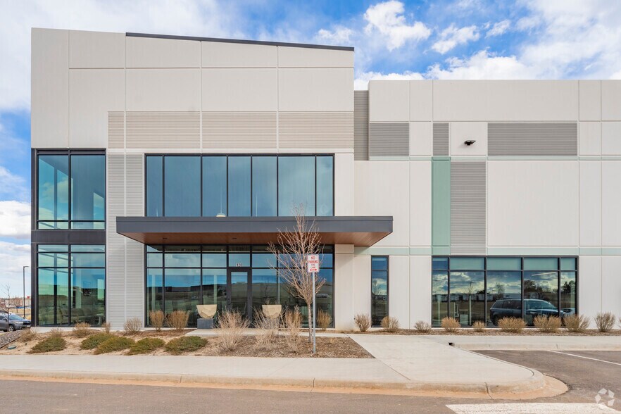 More Photos Of 14820 Compark Blvd, Parker Industrial For Sale