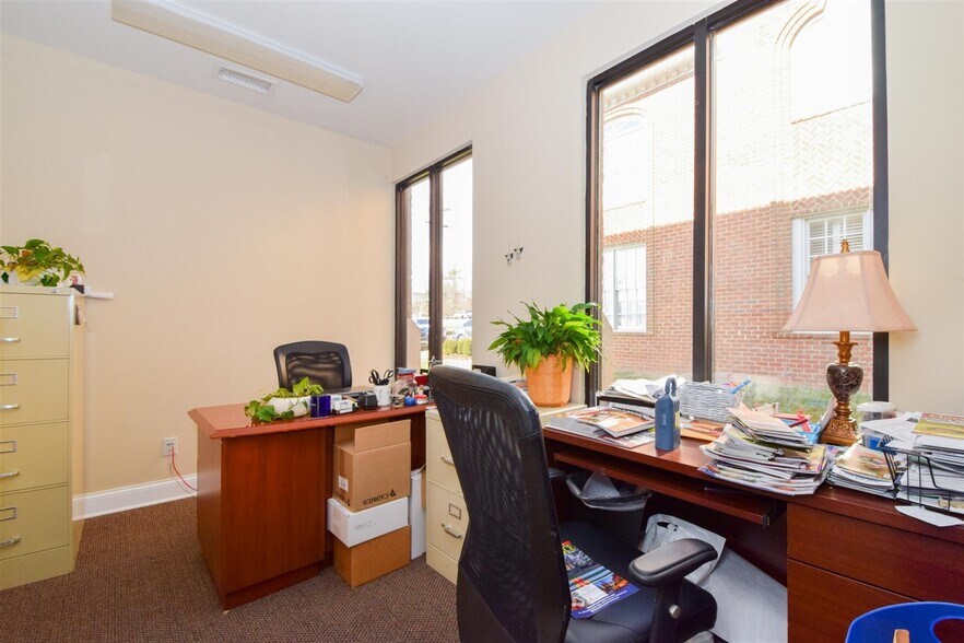 More Photos Of 2350 Electric Rd, Roanoke Medical For Lease