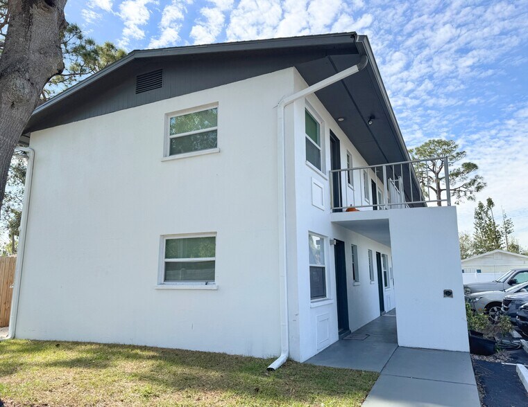 More Photos Of 2739 Grand Cayman St, Sarasota Apartments For Sale