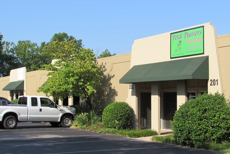 More Photos Of 237 Oxmoor Cir, Birmingham Unknown For Lease