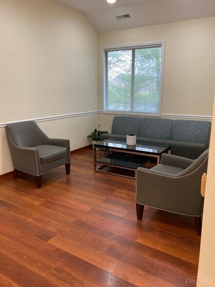 More Photos Of 8833 Chapel Square Dr, Cincinnati Medical For Sale