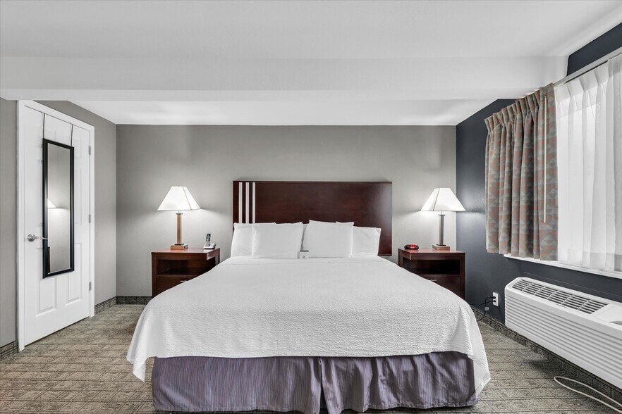 More Photos Of 1907 N Cunningham Ave, Urbana Hotel For Sale