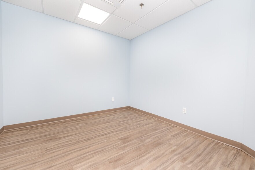 More Photos Of 18 Cedar St, Newington Storefront Retail Office For Lease