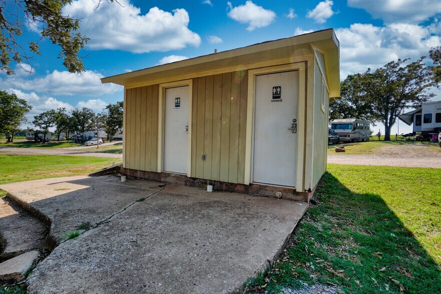More Photos Of 347203 US Route 66 Hwy, Chandler Trailer Camper Park For Sale
