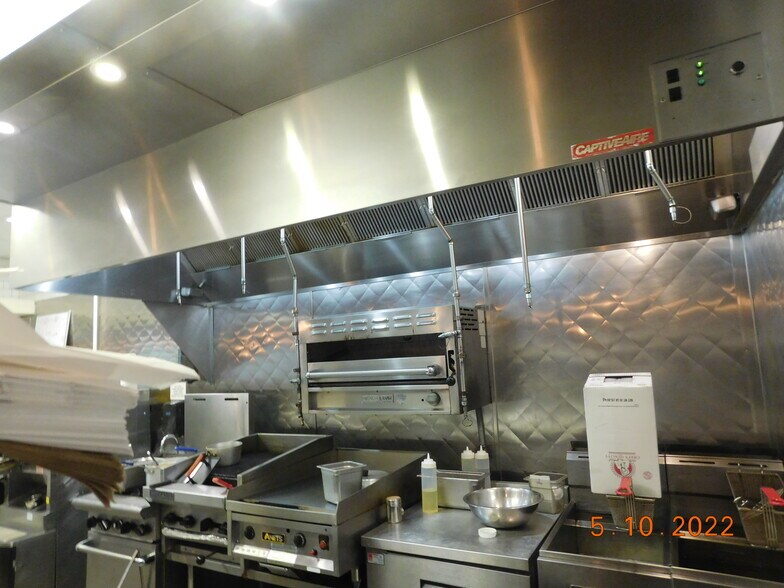 More Photos Of 542 Crescent Blvd, Glen Ellyn Restaurant For Sale