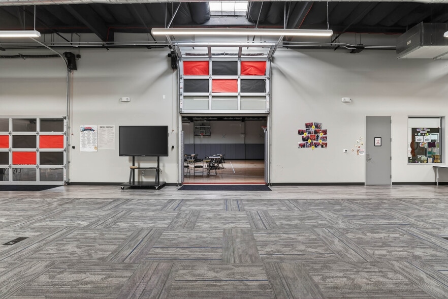 More Photos Of 5400 Power Inn Rd, Sacramento Showroom For Sale