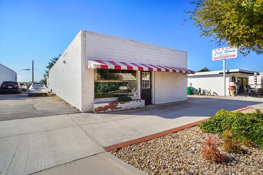 Primary Photo Of 914 Halsell St, Bridgeport General Retail For Sale