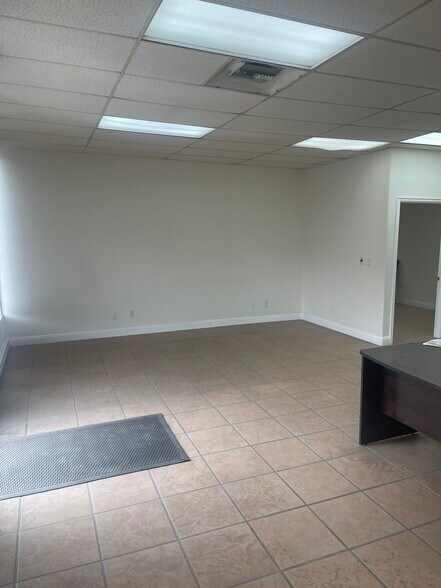 More Photos Of 1006 Aultman St, Ely Office For Sale