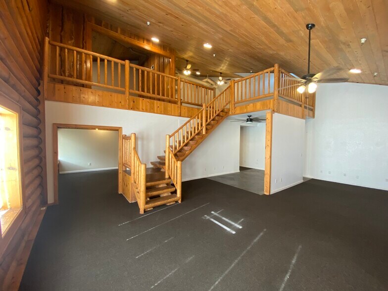 More Photos Of 3971 Durock Rd, Shingle Springs Showroom For Lease