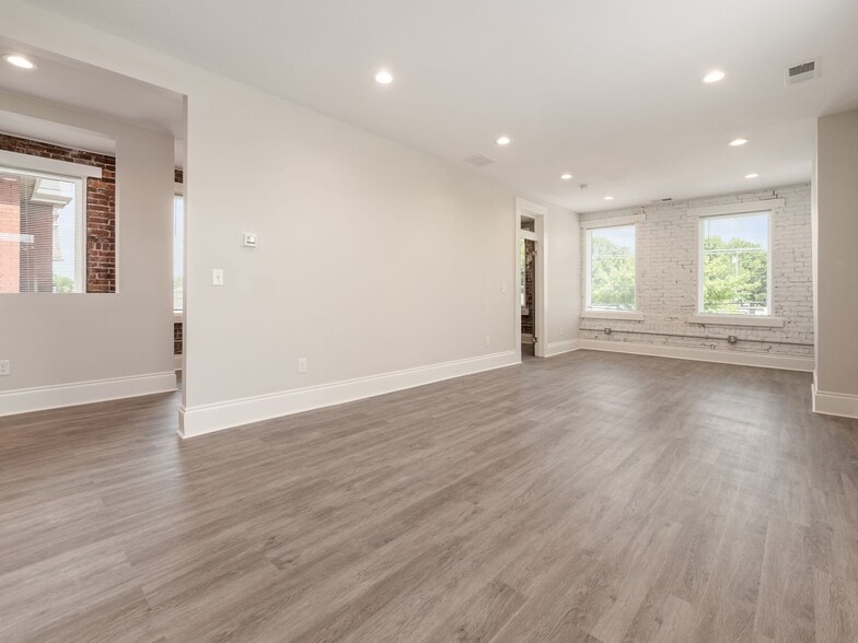 More Photos Of 1029 E Livingston Ave, Columbus Storefront Retail Residential For Sale