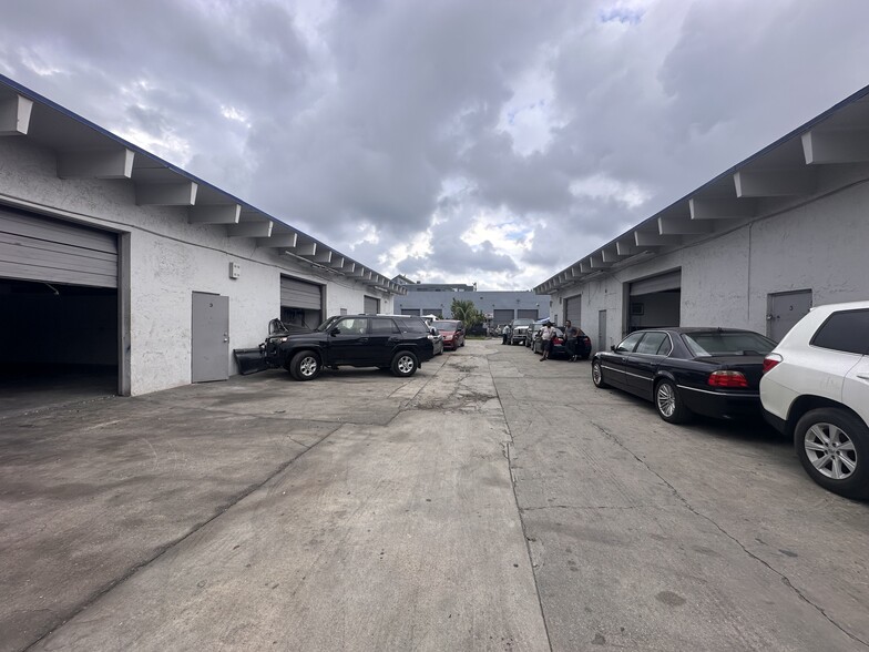 Primary Photo Of 5716-5718 Rodman St, Hollywood Warehouse For Lease