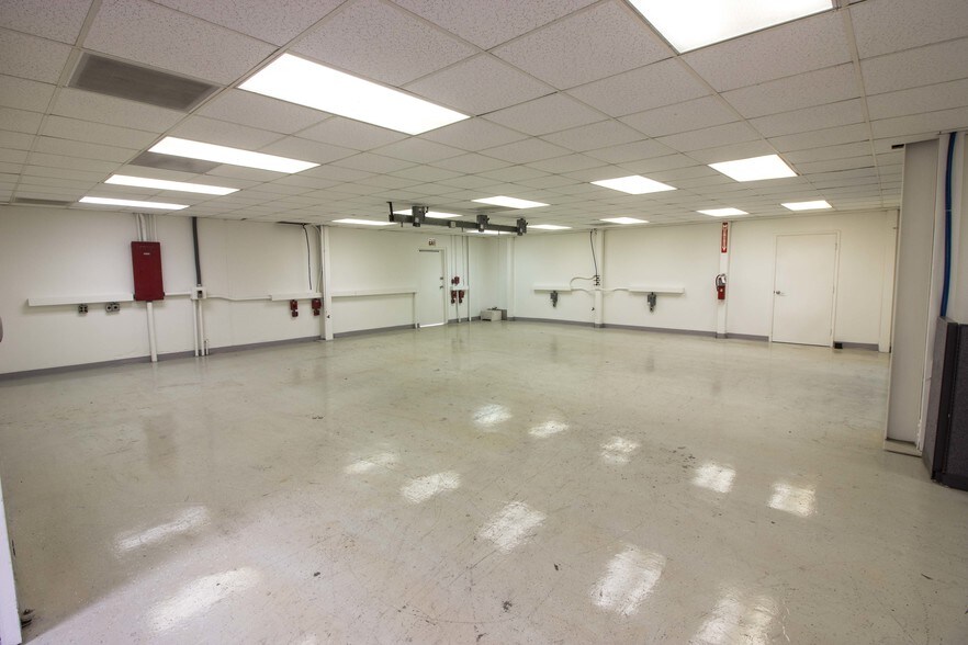 More Photos Of 3635 Afton Rd, San Diego Manufacturing For Lease