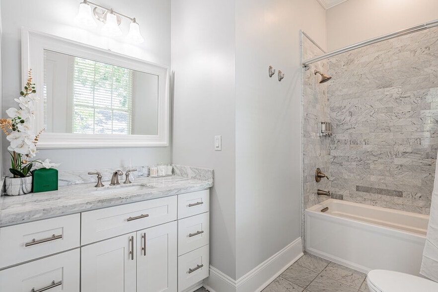 More Photos Of 1201 Baronne St, New Orleans Hotel For Sale