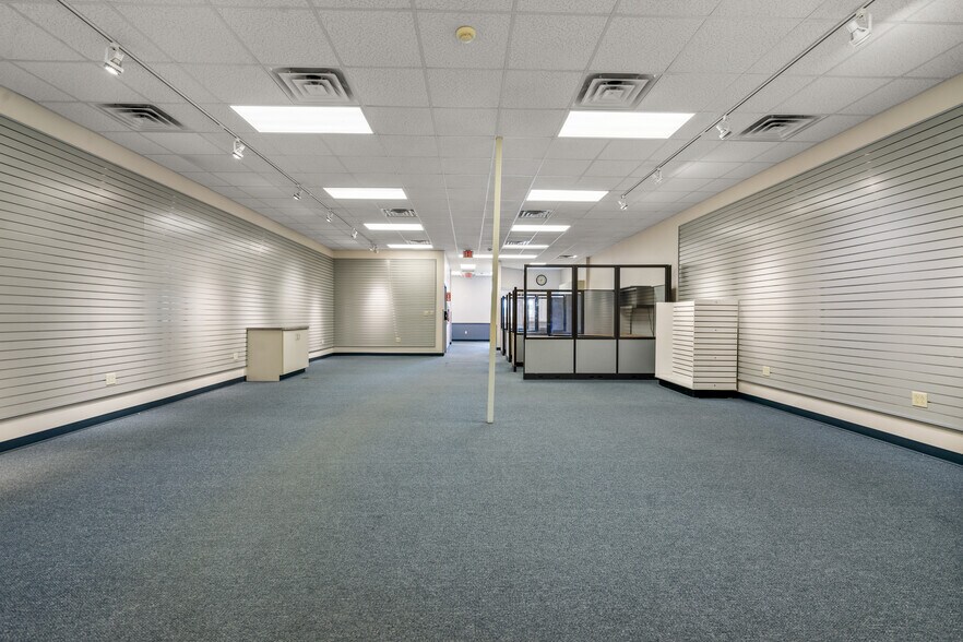 More Photos Of 77-87 Glade Dr, Kittanning Flex For Sale