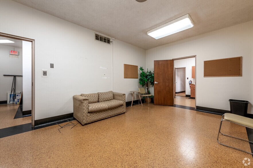 More Photos Of 30 E Main St, Geneva General Retail For Lease