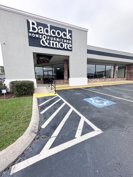 More Photos Of 307 E 1st St, Vidalia Freestanding For Sale