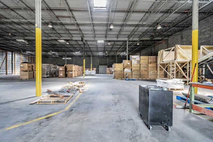 More Photos Of 40 Poplar St, Scranton Warehouse For Lease
