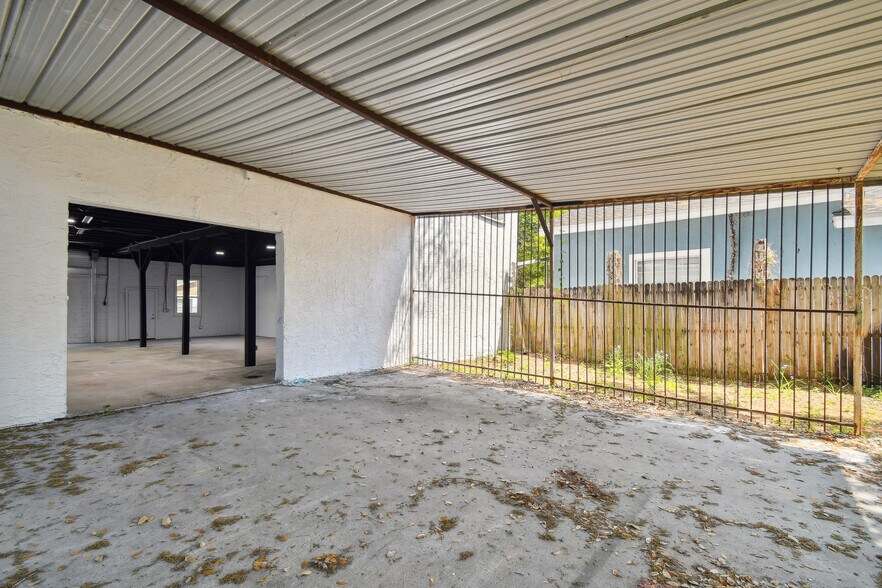 More Photos Of 1704 W Cherry St, Tampa Light Manufacturing For Sale