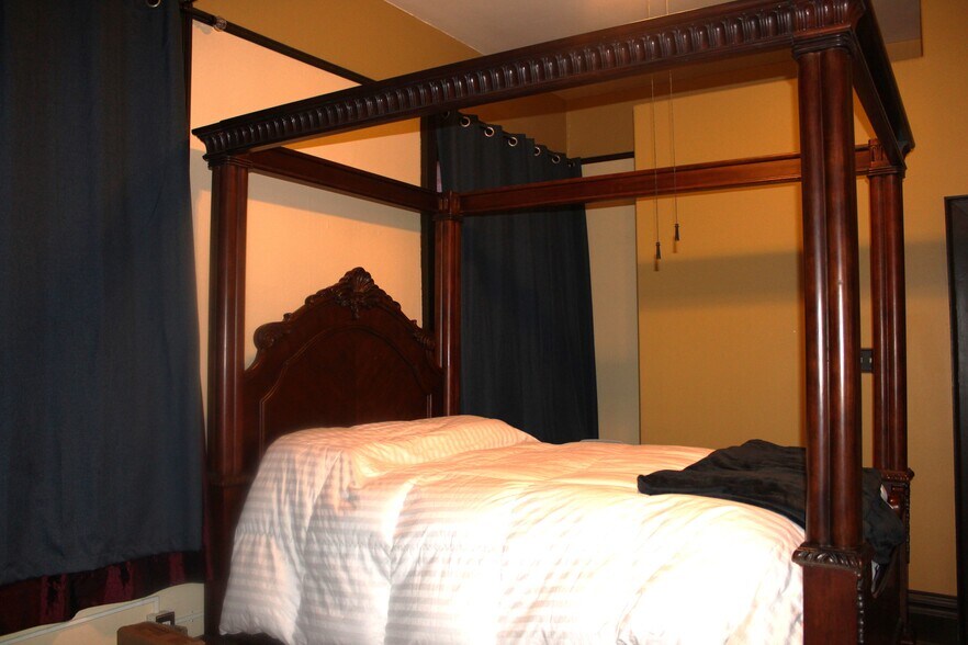 More Photos Of 944 Main St, Evanston Storefront Retail Office For Sale