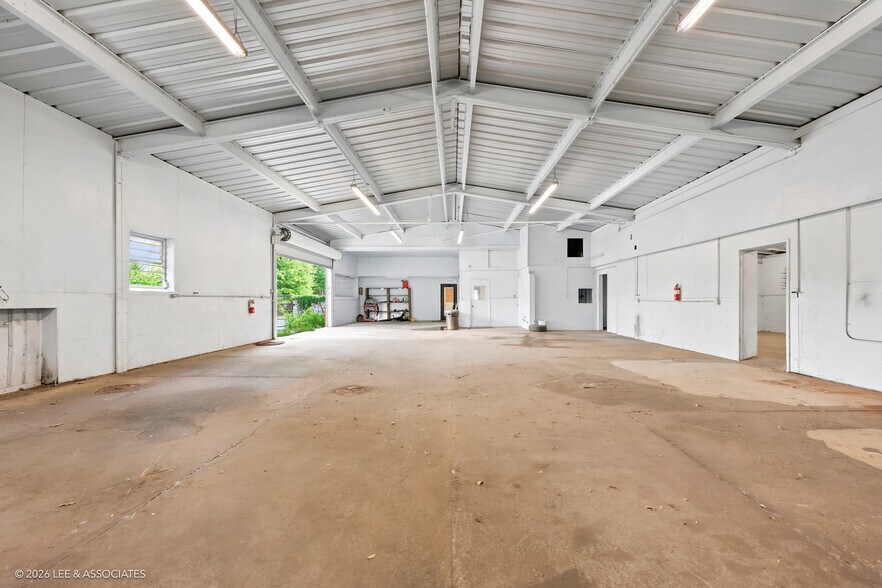 More Photos Of 4141 NW 6th St, Gainesville Warehouse For Sale