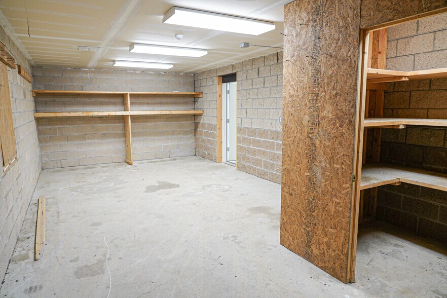 More Photos Of 102 Cecil Henderson Rd, Canonsburg Service For Lease