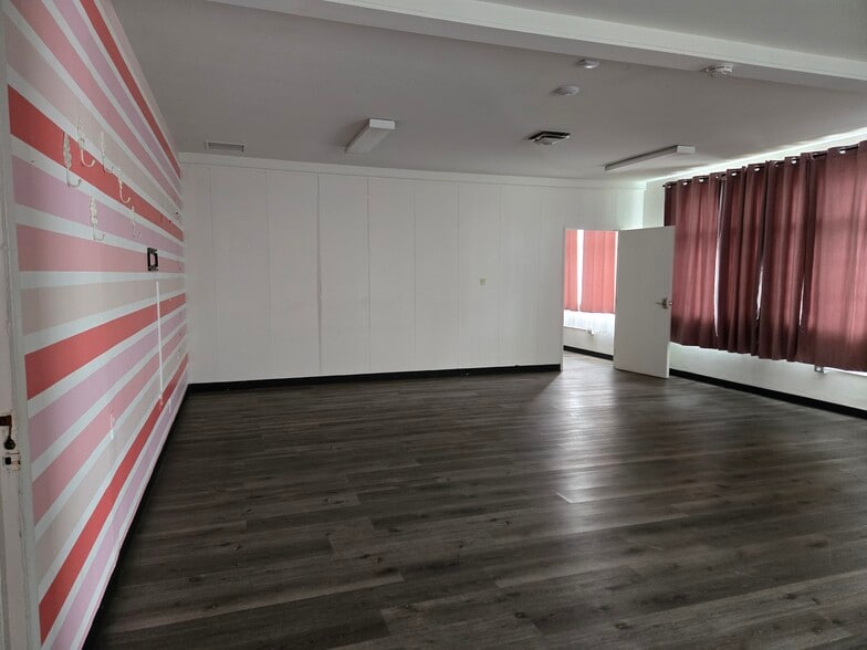 More Photos Of 2205 N Hollywood Way, Burbank Service For Lease