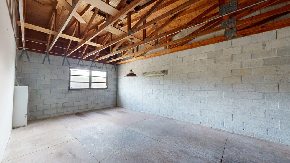 More Photos Of 461 Forrest Ave, Cocoa Warehouse For Lease