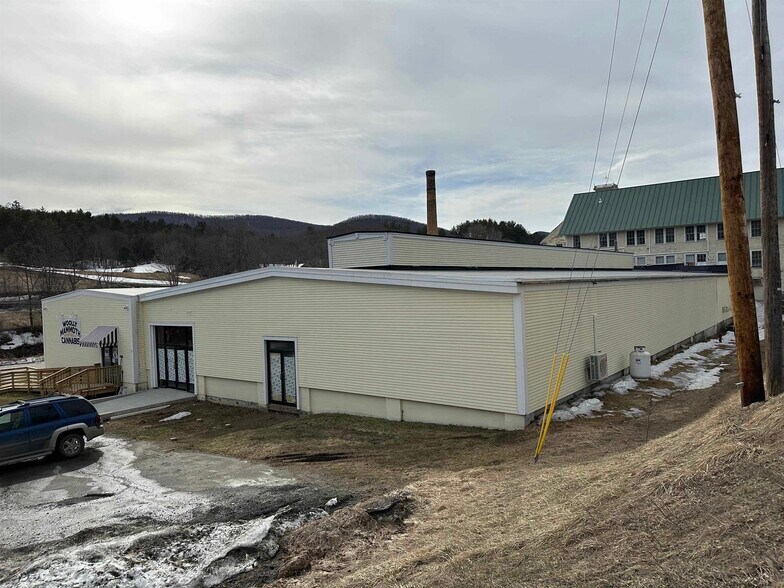 More Photos Of 548 W Woodstock Rd, Woodstock Storefront Retail Office For Sale