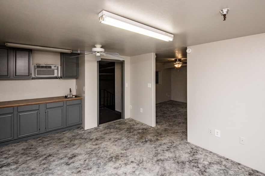 More Photos Of 1600 Acoma Blvd W, Lake Havasu City Service For Sale