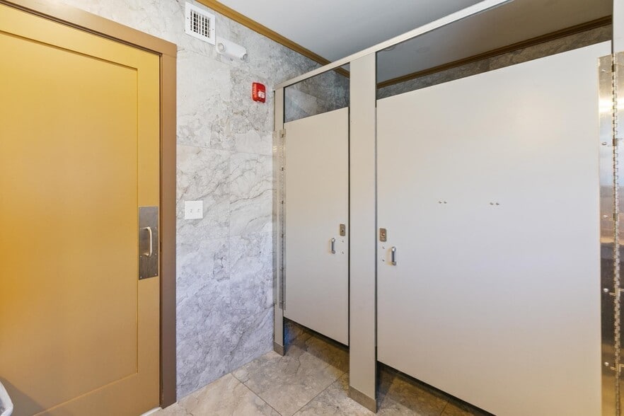 More Photos Of 98 Main St, Peabody General Retail For Sale