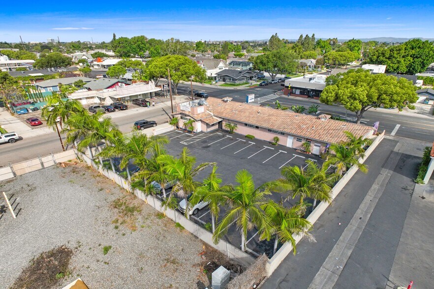 More Photos Of 528 W Chapman Ave, Orange Freestanding For Sale