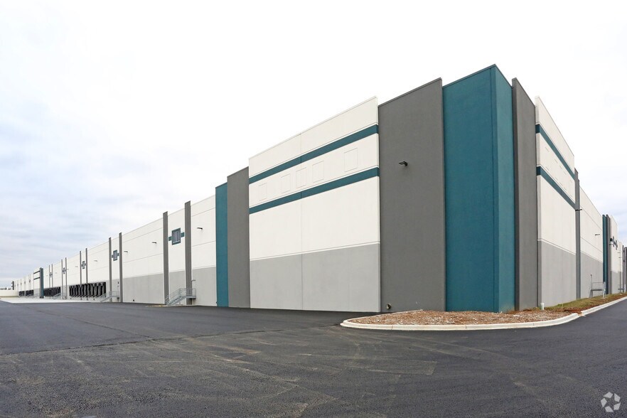 More Photos Of 201 River Ridge Pky, Jeffersonville Warehouse For Lease