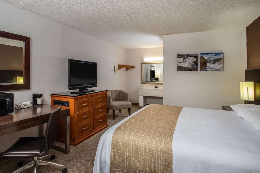 More Photos Of 5710 Challenger Pky, Fort Wayne Hotel For Sale