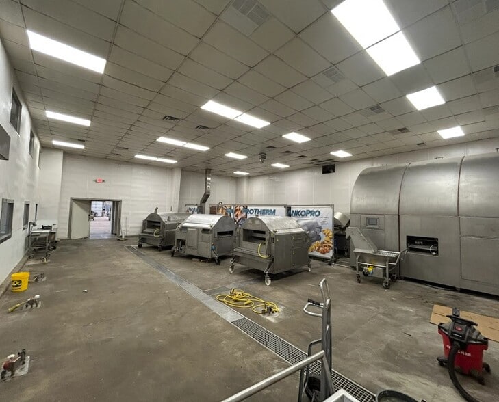 More Photos Of 631 S Kansas Ave, Springfield Warehouse For Sale