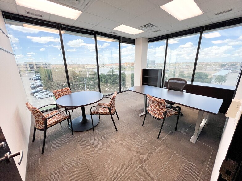 More Photos Of 303 Veterans Airpark Ln, Midland Office For Lease