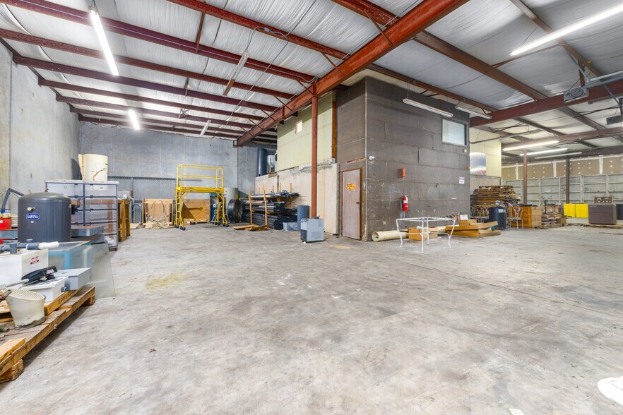 More Photos Of 100 Hilbig Rd, Conroe Warehouse For Sale