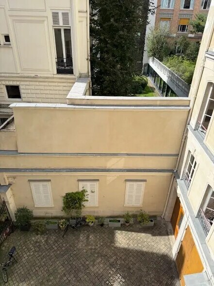 More Photos Of 85 Rue Taitbout, Paris Office For Sale