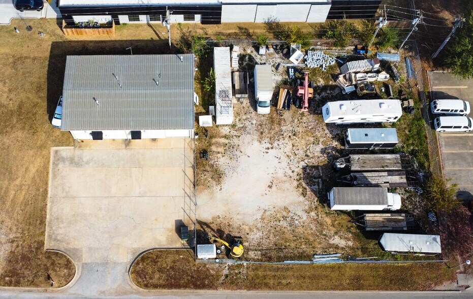 More Photos Of 149 S 40th St, Springdale Showroom For Lease