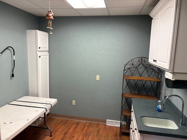 More Photos Of 304 N Rapids Rd, Manitowoc Freestanding For Lease