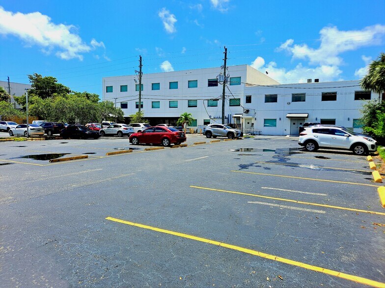 More Photos Of 1005 NE 125th St, North Miami Unknown For Lease