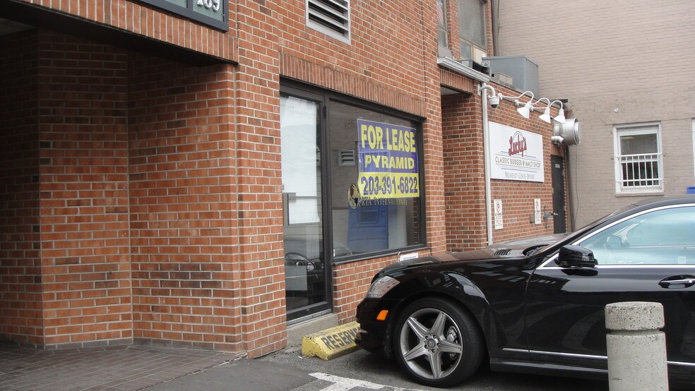 More Photos Of 189 Bedford St, Stamford Freestanding For Lease