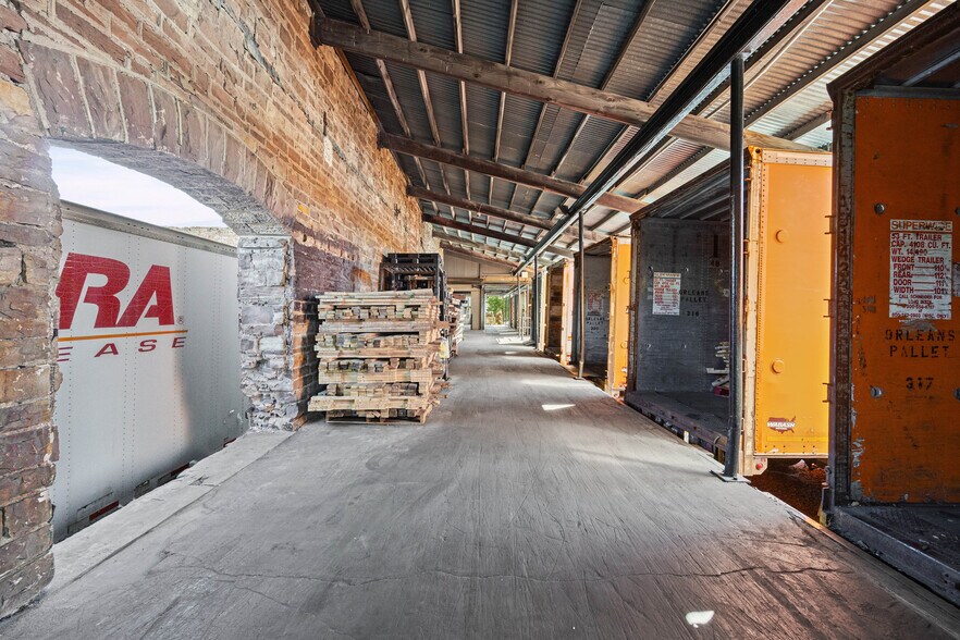 More Photos Of 227 West Ave, Albion Town Orleans Flex For Lease