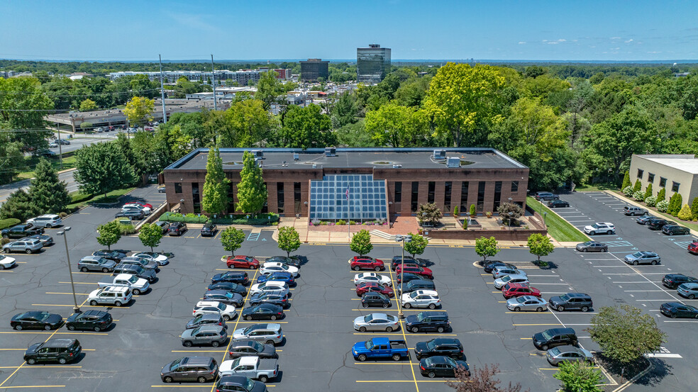 Primary Photo Of 9911 Shelbyville Rd, Louisville Office For Sale