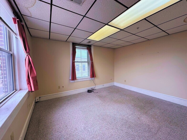 More Photos Of 104-110 S Hill Ave, South Hill Office Residential For Lease