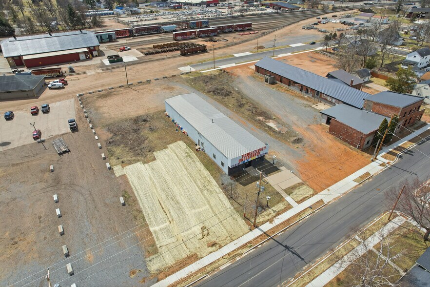 More Photos Of 2109 Madison St, Stevens Point Warehouse For Sale