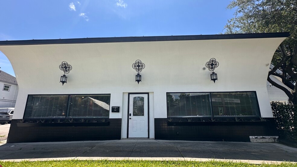 More Photos Of 508 Pecore St, Houston Freestanding For Lease