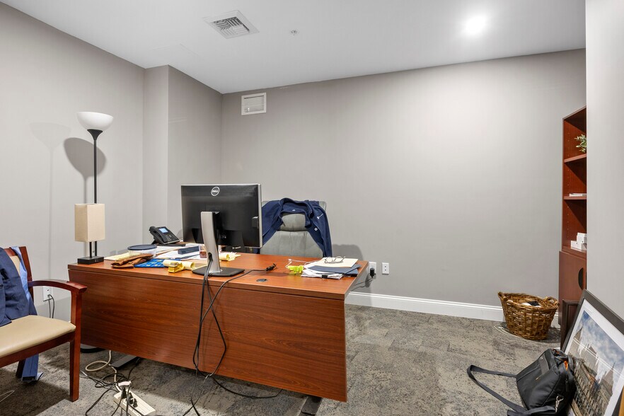 More Photos Of 76 N Pearl St, Albany Apartments For Lease