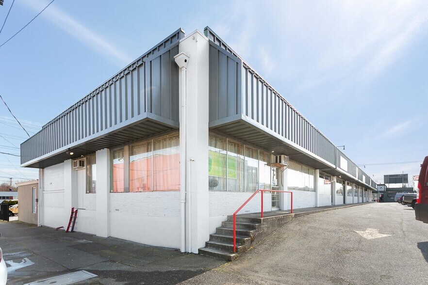 More Photos Of 1210 SE 7th Ave, Portland Storefront For Lease