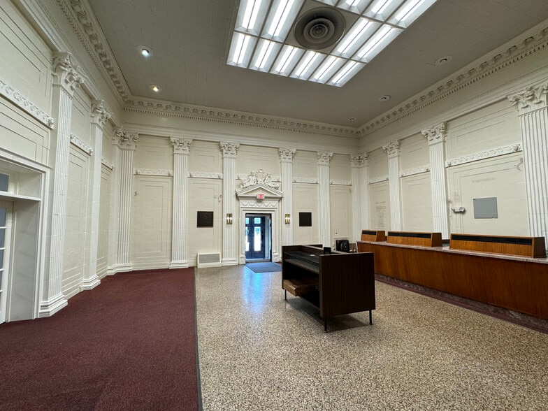 More Photos Of 305-307 E Main St, Front Royal Office For Sale