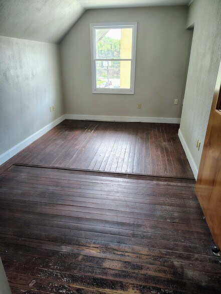 More Photos Of 1337 Virginia St, Charleston Office For Sale